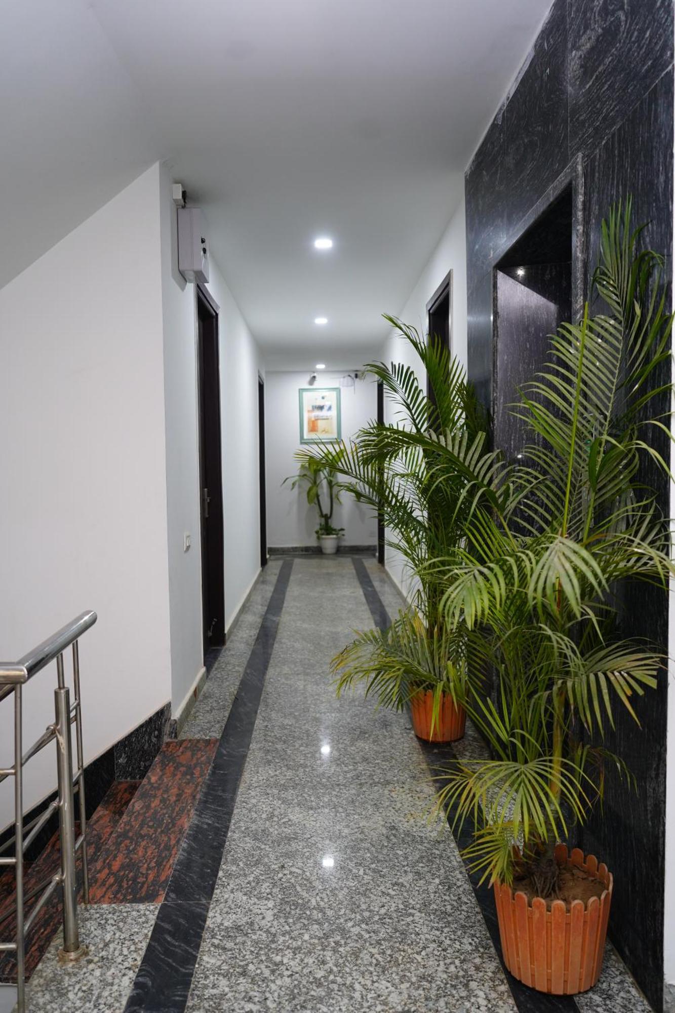 Posh Garden Inn Artemis Hospital Road Gurgaon Eksteriør bilde