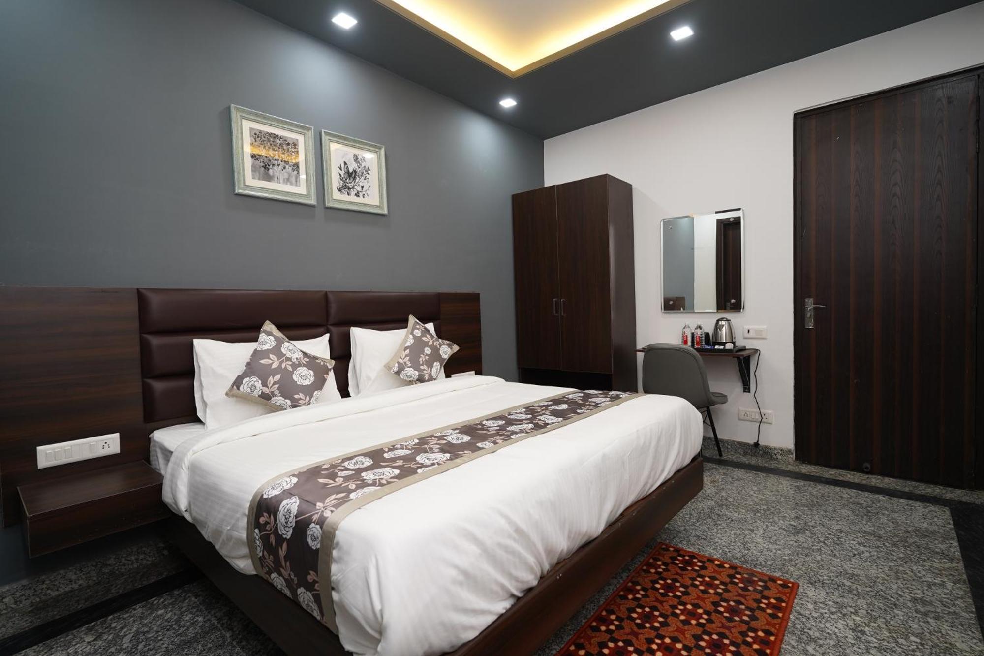 Posh Garden Inn Artemis Hospital Road Gurgaon Eksteriør bilde