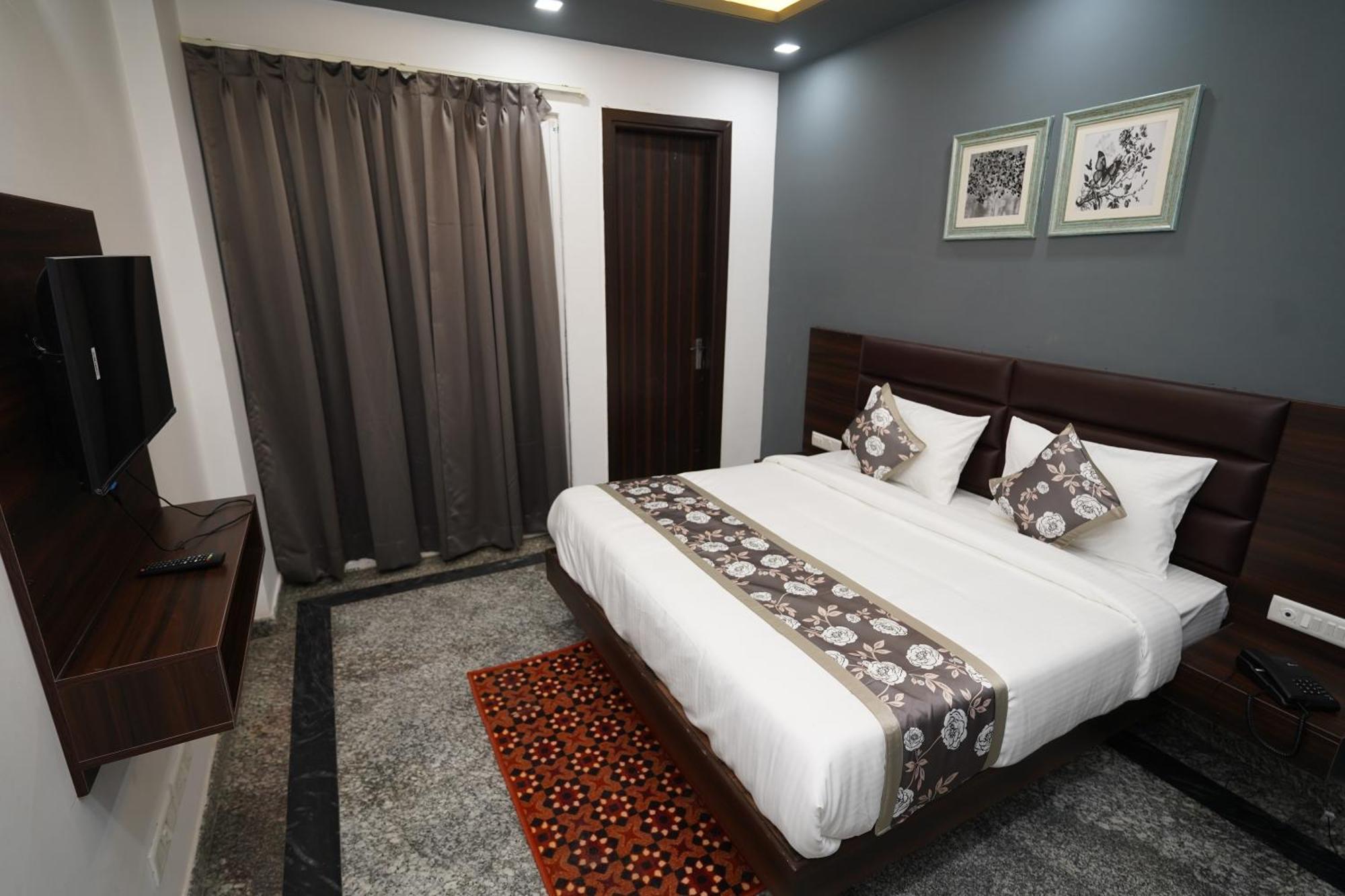 Posh Garden Inn Artemis Hospital Road Gurgaon Eksteriør bilde
