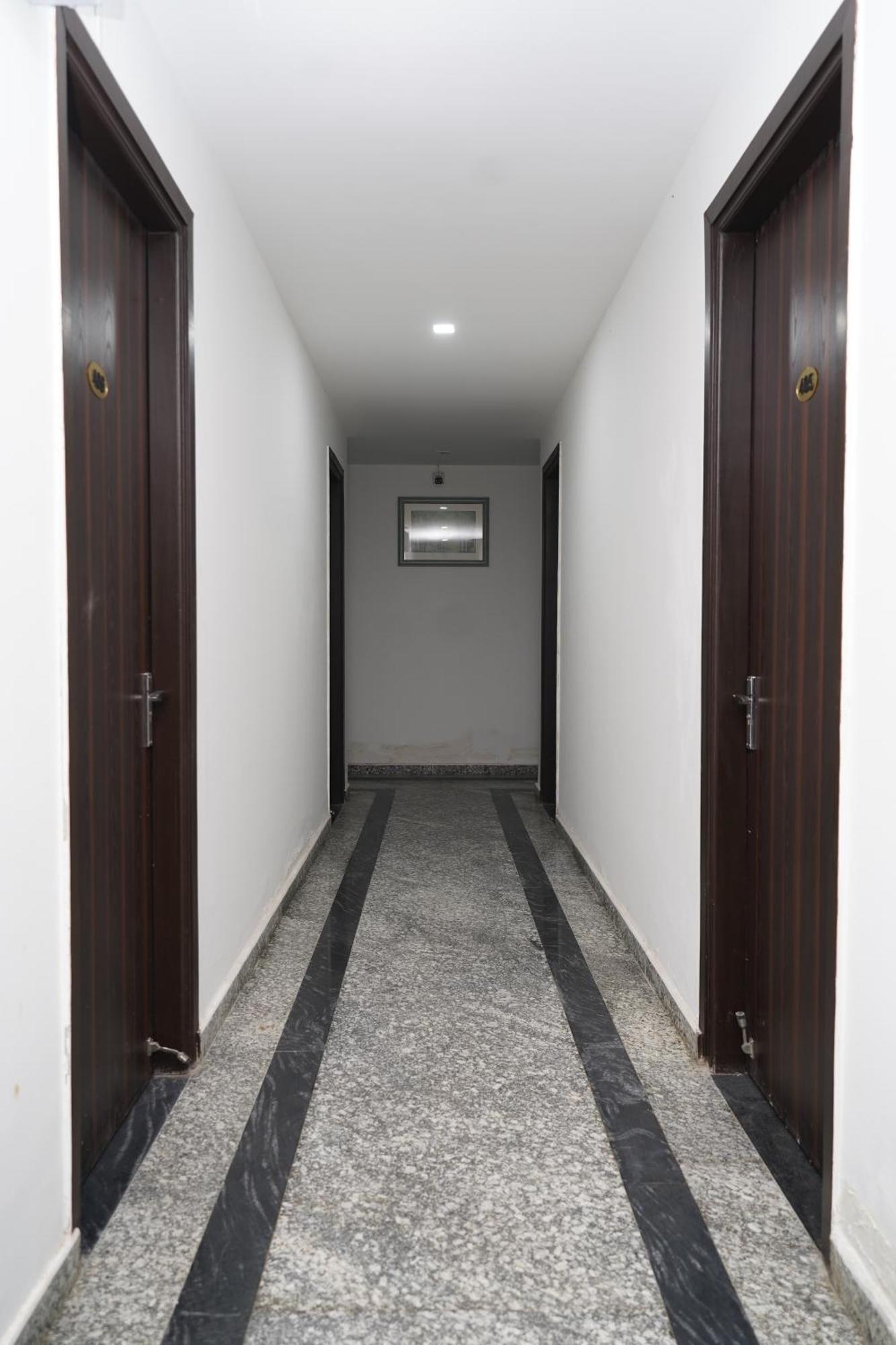 Posh Garden Inn Artemis Hospital Road Gurgaon Eksteriør bilde