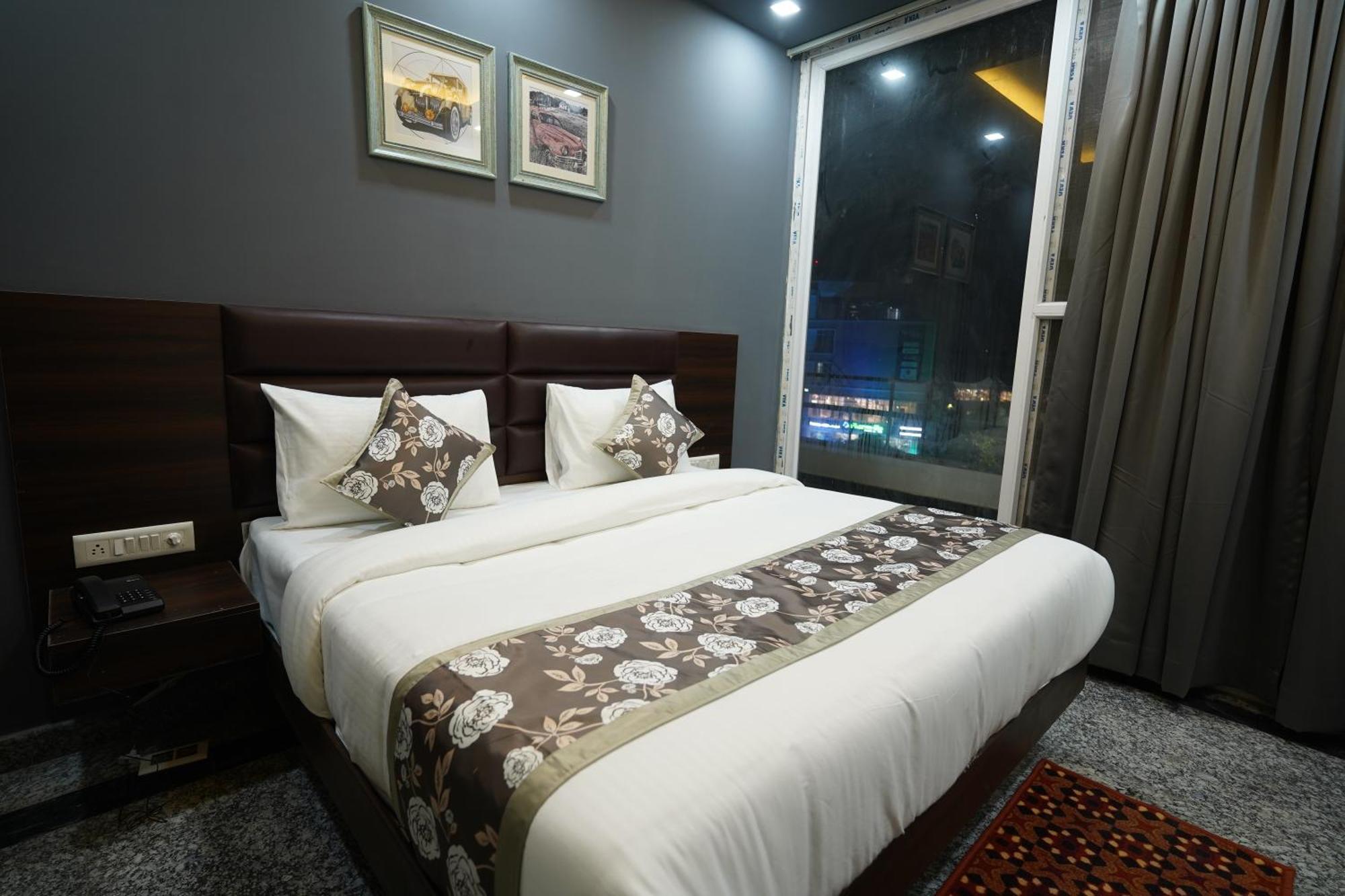 Posh Garden Inn Artemis Hospital Road Gurgaon Eksteriør bilde