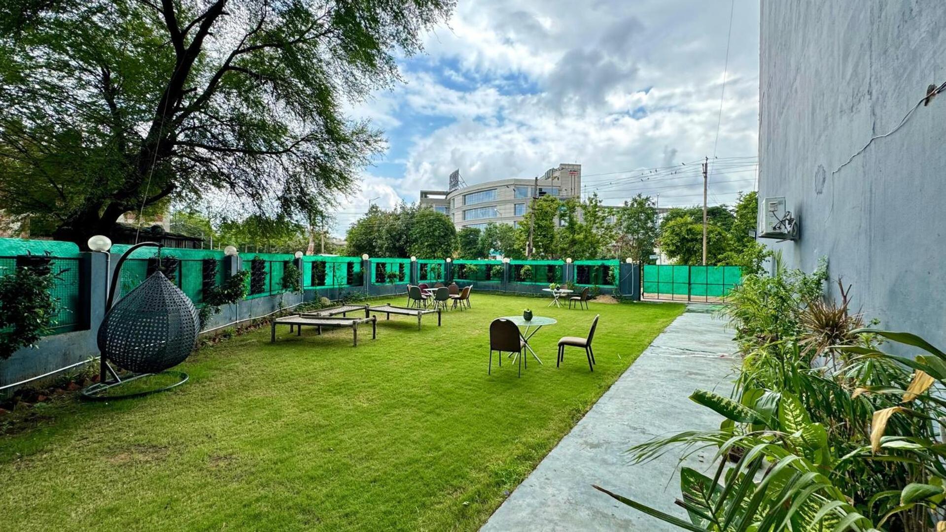 Posh Garden Inn Artemis Hospital Road Gurgaon Eksteriør bilde